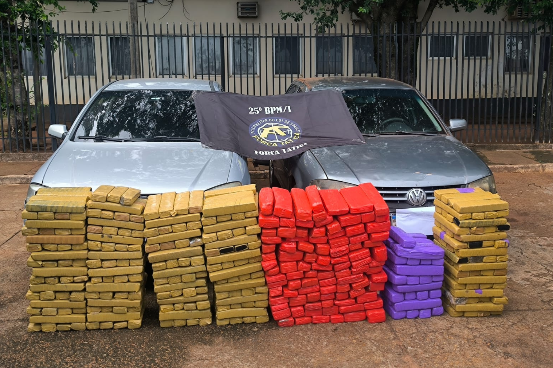 Dupla é presa com quase meia tonelada de maconha no interior de São Paulo