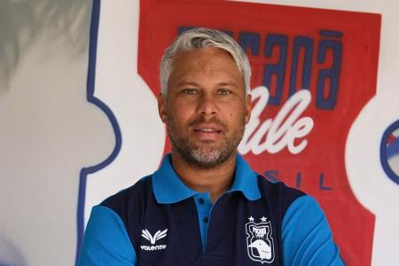 Marlos com a camisa do Paraná Clube