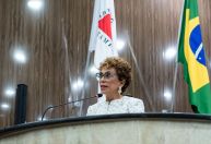 Marília diz que 'tem espaço' para Aécio na chapa do PT em Minas