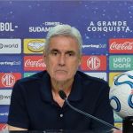 Após vaias, Luís Castro 'dá receita' para retomar entusiasmo da torcida do Grêmio