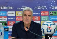 Após vaias, Luís Castro 'dá receita' para retomar entusiasmo da torcida do Grêmio