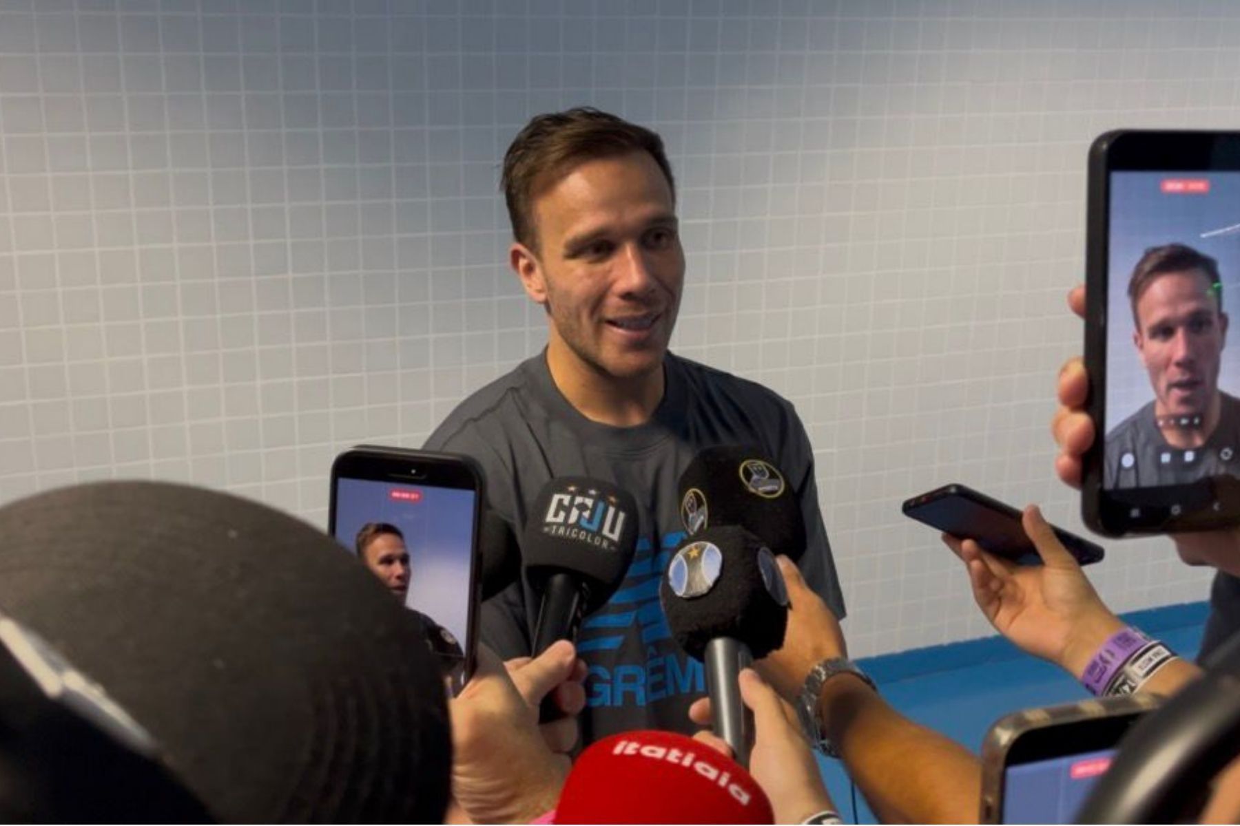 Arthur responde se reforça o Grêmio contra o Cruzeiro e é direto sobre renovação