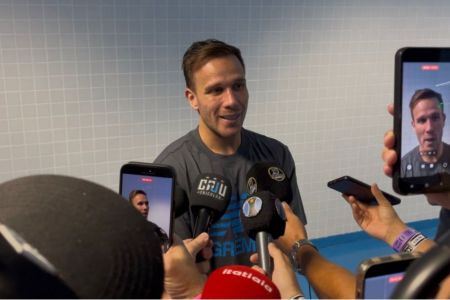 Arthur na zona mista da Arena do Grêmio, em Porto Alegre