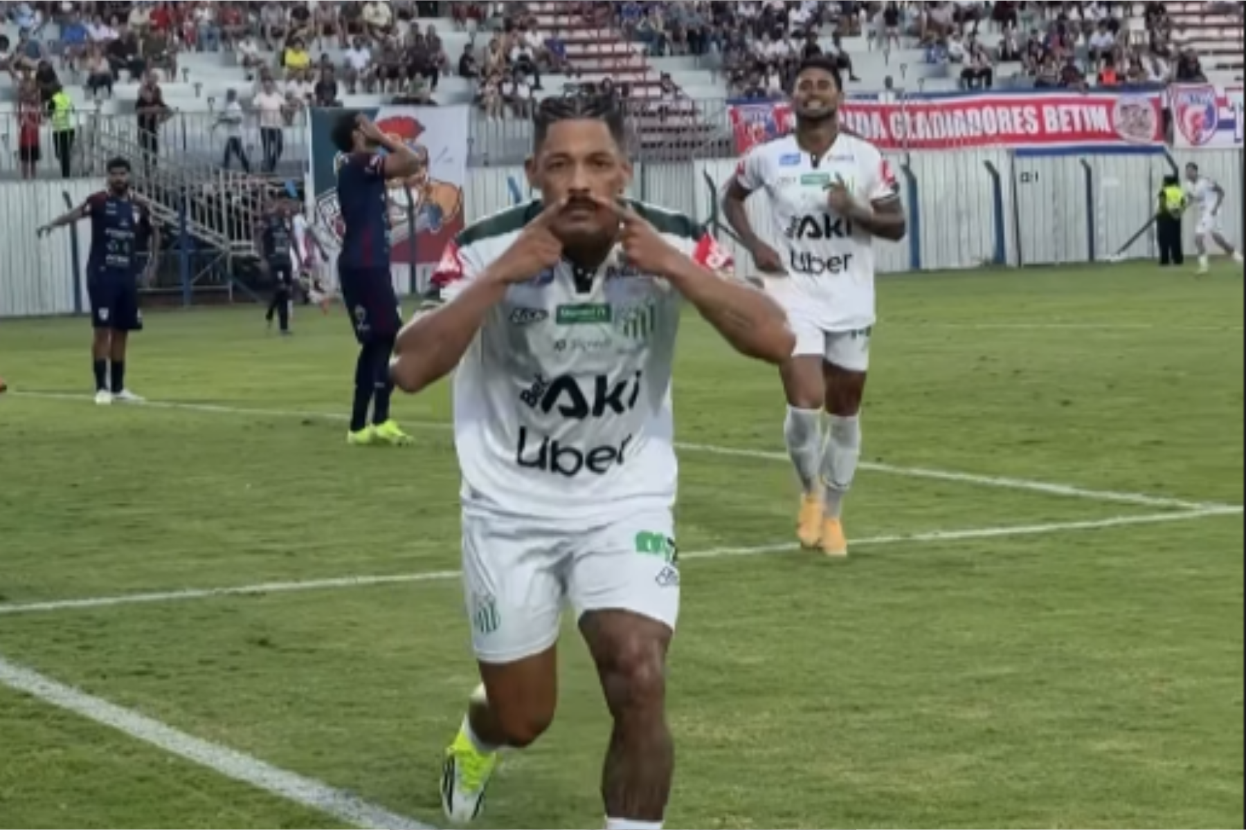Uberlândia vence Betim, ultrapassa rival e assume liderança do grupo na Série D