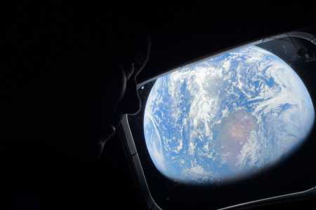 Reid Wiseman contemplando a Terra • Nasa/Redes