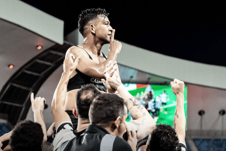 Wallyson, ex-jogador do Cruzeiro, comemora gol pelo ABC no clássico com América-RN