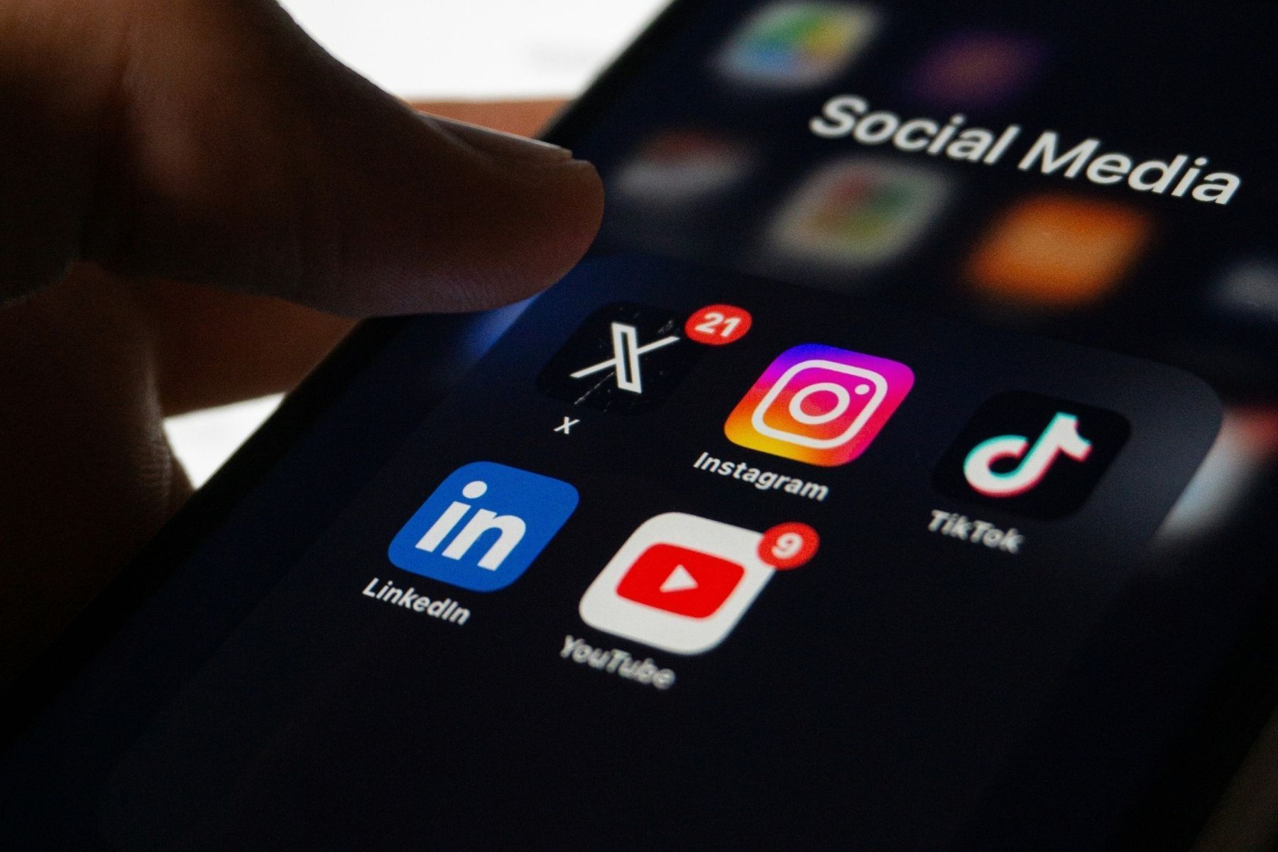 Redes sociais deverão retirar nudes vazadas do ar em até duas horas