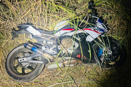 Veículo foi encontrado em uma área de mata