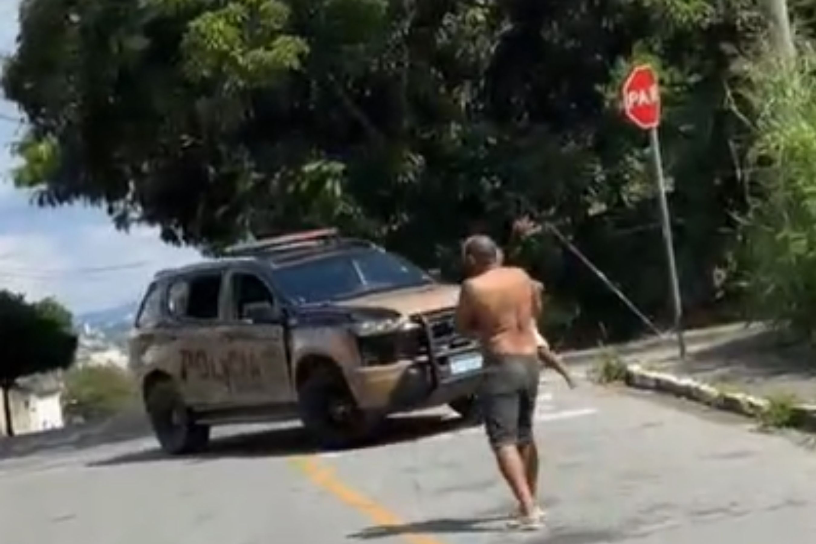Moradores denunciam que criança foi baleada por policial militar em BH