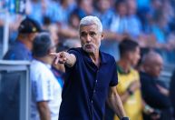 Grêmio: Luís Castro elogia Gabriel Mec e comenta vaias da torcida para Tetê