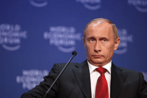 Vladimir Putin afirma que líderes europeus estão declarando guerra com a Rússia durante as eleições