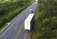 Vídeo: motorista sob efeito de drogas é preso após quase bater em outro caminhão em MG