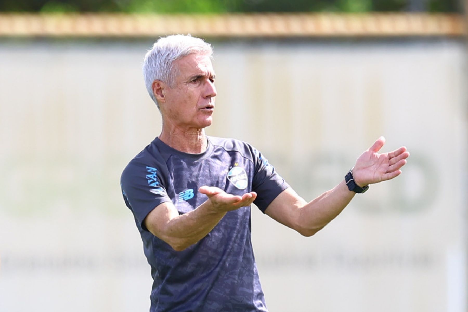 As opções de Luís Castro no Grêmio para duelo com Cruzeiro pelo Brasileiro