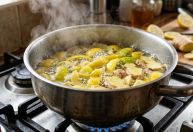 Ferver cascas de limão com gengibre em casa: por que é recomendado e quais os seus benefícios