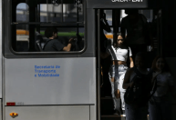 RJ cria lei de proteção a mulheres em ônibus, apps e táxis; saiba detalhes