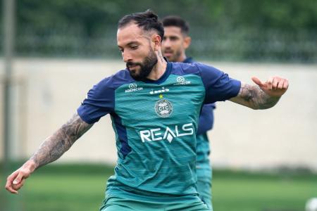 Rodrigo Rodrigues em treino do Coritiba antes da grave lesão no joelho • Divulgação/Coritiba