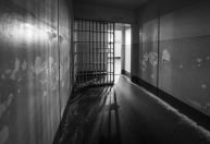 Policial é preso suspeito de estuprar detentas dentro de prisão na Bahia