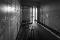 Policial é preso suspeito de estuprar detentas dentro de prisão na Bahia