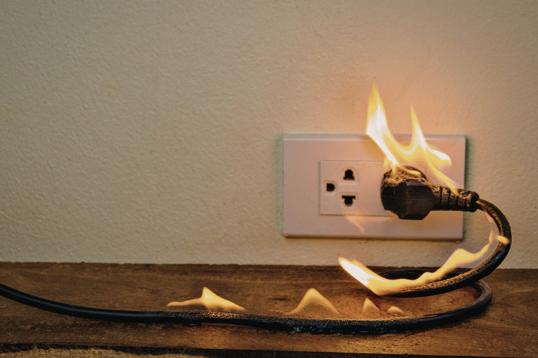 Cemig faz alerta para choques elétricos em casa e aponta dispositivo para proteção