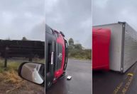 Caminhão tomba com a força do vento durante temporal no RS; veja imagens
