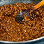 Por que é preciso cozinhar carne moída com bicarbonato de sódio: o que isso significa?