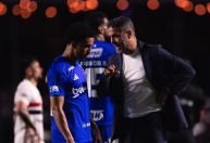 Artur Jorge reage à goleada sofrida pelo Cruzeiro e faz alerta sobre defesa