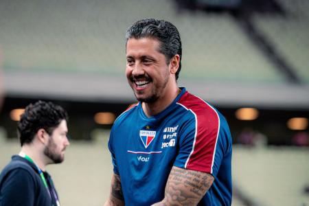 Técnico Thiago Carpini, do Fortaleza, durante jogo contra o Sport