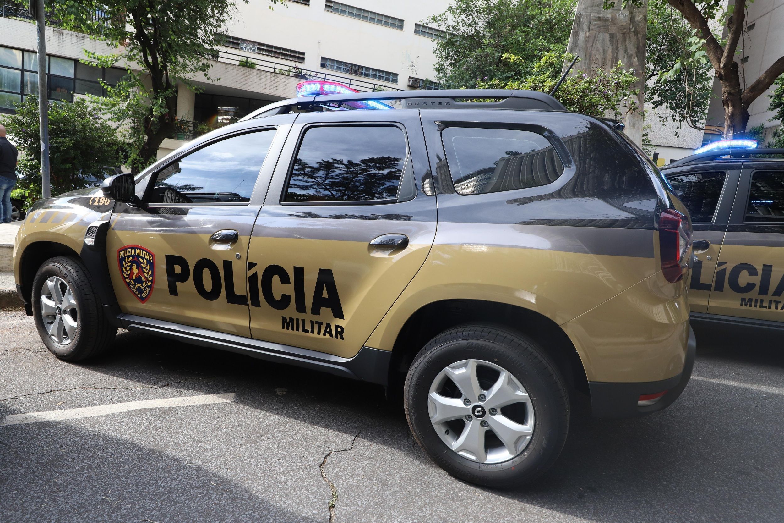Homem mata mulher e carrega corpo em carrinho em cidade no interior de MG