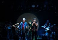 Fred Izak e George Israel unem rock, pop e literatura com espetáculo em BH