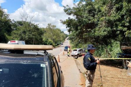 Acidente entre carro e caminhão na BR-262