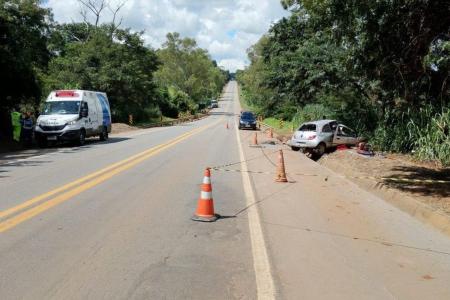 Acidente entre carro e caminhão na BR-262