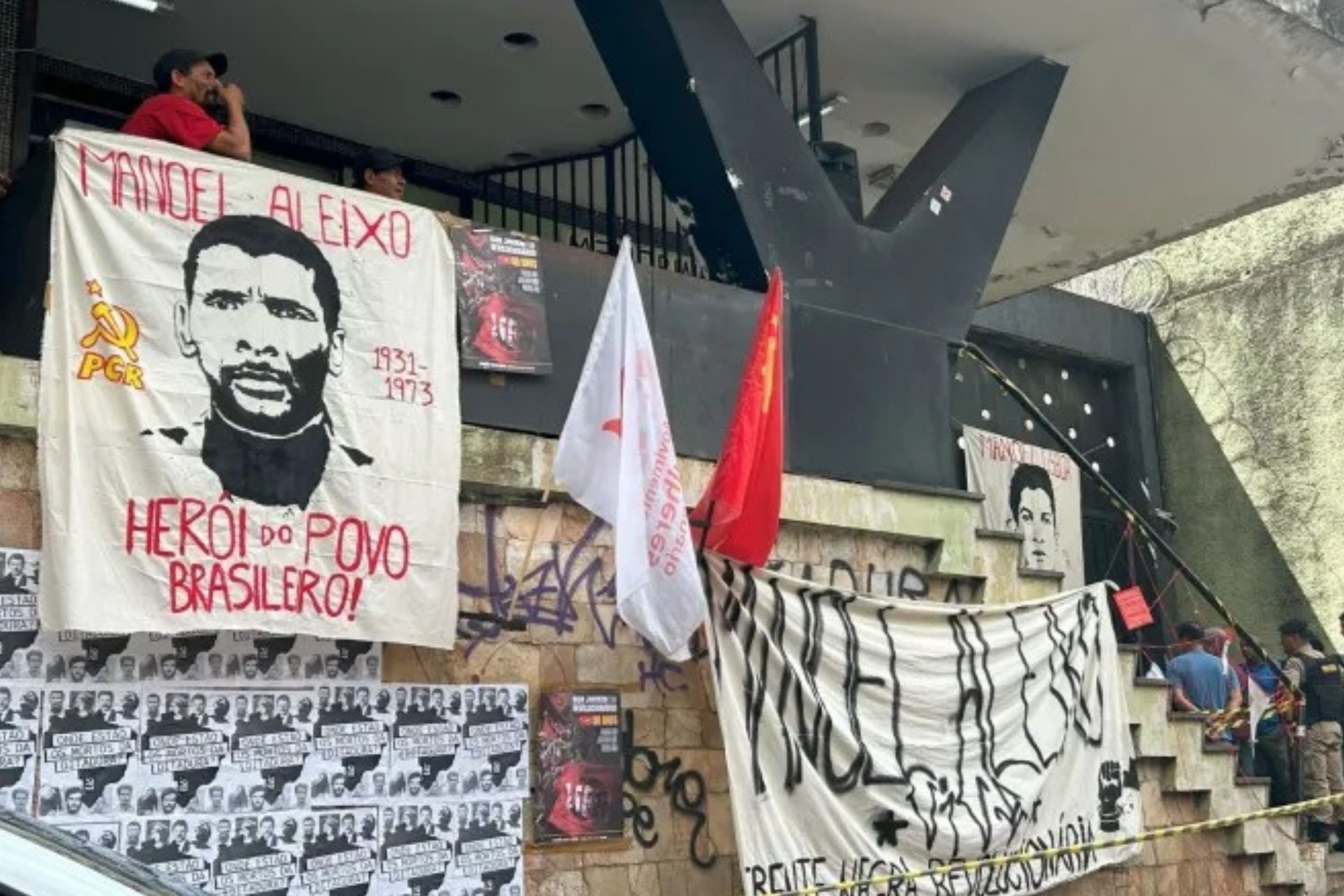 Ocupação na antiga sede do DOPS em BH completa um ano com ato contra golpe de 1964