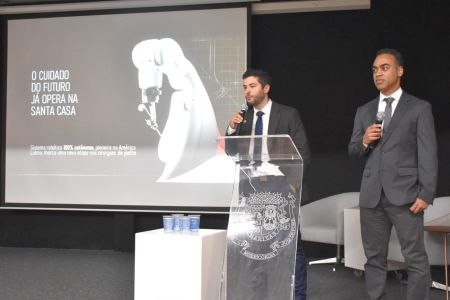 Igor Reis (esq) e Samuel Lopes (dir) cirurgiões de joelho que coordenam o projeto na Santa Casa • Santa Casa de Juiz de Fora/Ascom