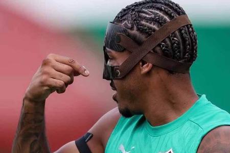 Jk usando máscara no treino do Fluminense