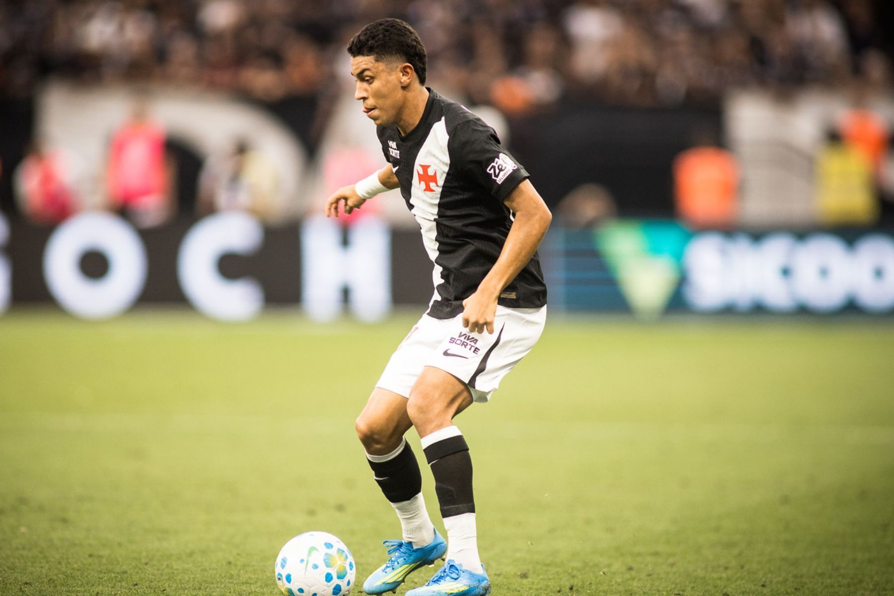 Camisa 10 do Vasco, Rojas recebe chances e corresponde como maestro