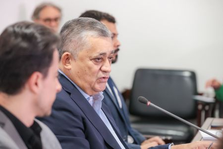 O ministro das Relações Institucionais, José Guimarães