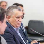 Ministro sugere elevar endividamento do país para 'salvar economia popular'