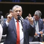 Chefe da articulação do governo, Guimarães defende diálogo com o Congresso