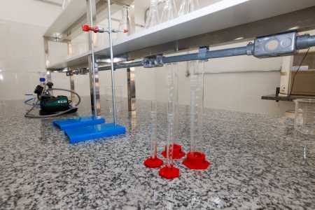 Laboratório do Centro de Ensino, Pesquisa, Inovação, Lácteos do Instituto Cândido Tostes • Dirceu Aurélio/Imprensa MG