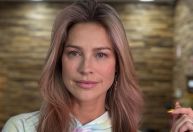 Luana Piovani posa de calcinha e sensualiza em nova publicação: 'Gostosa'