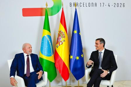 O presidente Lula (esq.) e o primeiro-ministro da Espanha, Pedro Sánchez (dir.)