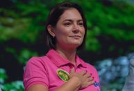 Em meio à briga com Eduardo, Nikolas recebe afago de Michelle nas redes sociais