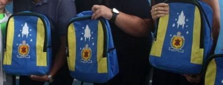 Mochilas compradas para alunos de Nova Serrana causaram tensão entre câmara e prefeitura