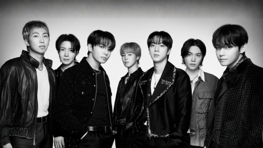 BTS, grupo de K-pop, formado por RM, Jin, Suga, J-Hope, Jimin, V e Jungkook • Divulgação