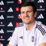 Manchester United anuncia a renovação de contrato do zagueiro Harry Maguire