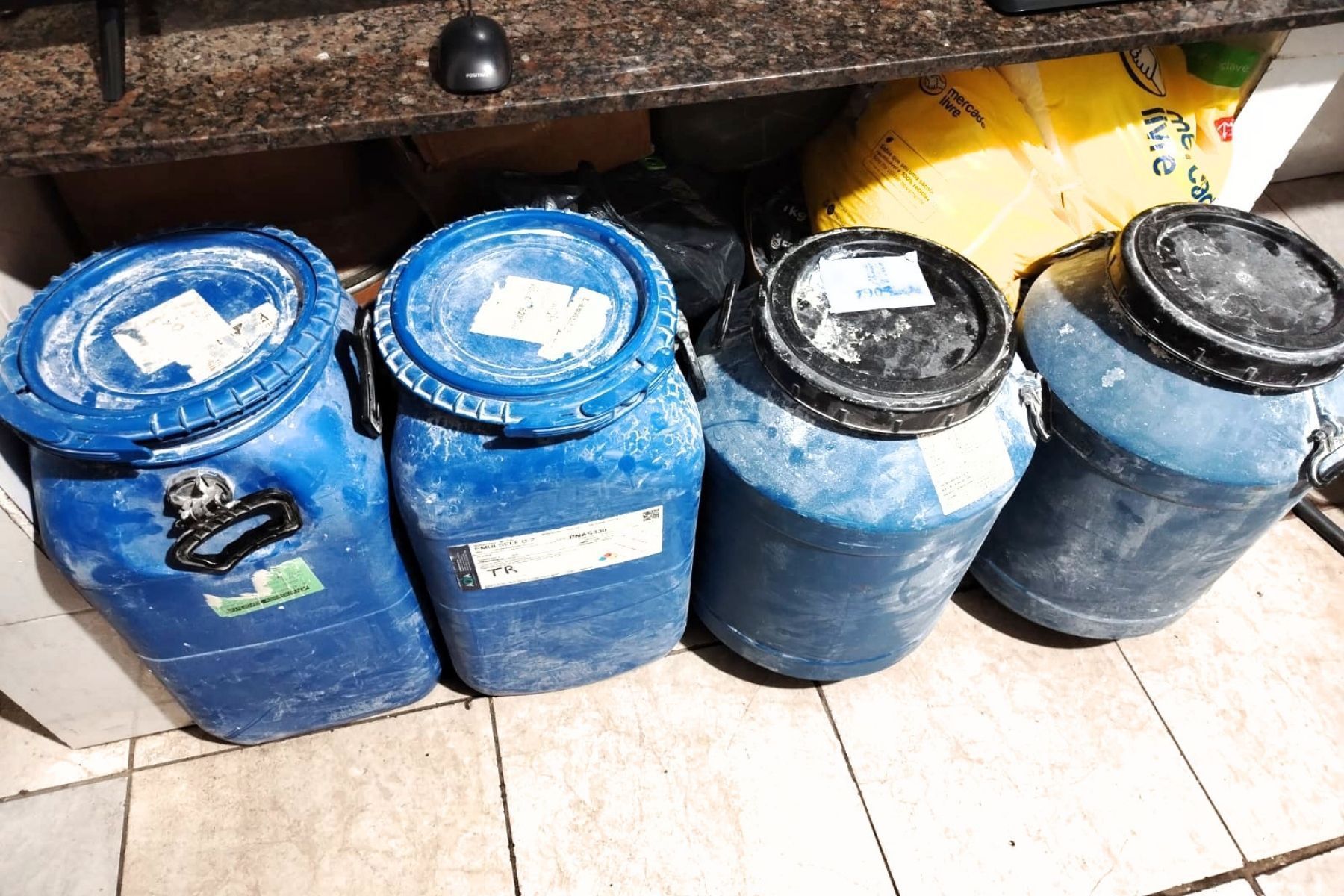 PM localiza 'laboratório' e apreende drogas na Zona Norte de Juiz de Fora