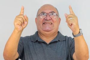 Ícone do rádio baiano, Manuel Messias morre aos 69 anos