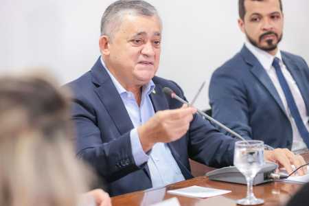 O ministro das Relações Institucionais, José Guimarães