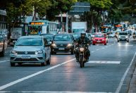 Damião oficializa faixa azul exclusiva para motocicletas em Belo Horizonte