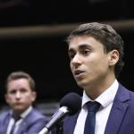 TCU encerra representação sobre viagens de Nikolas em jatinho de Vorcaro